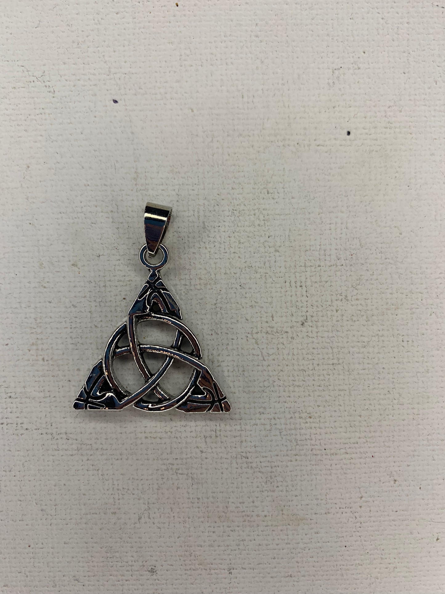 Triquetra symbol pendant Pen#8